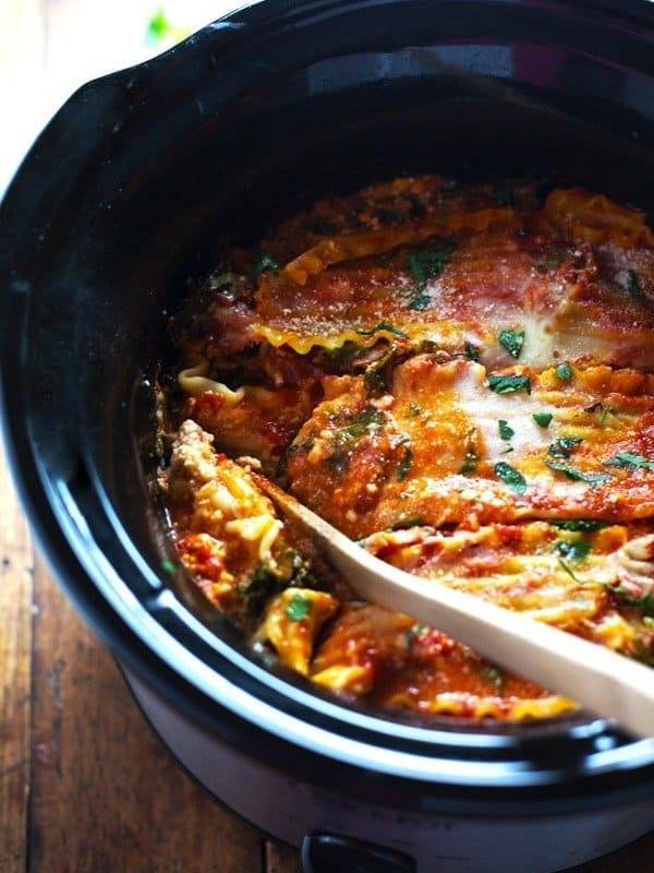 Super Easy Skinny Veggie Crockpot Lasagna - a handful of simple ingredients for a healthy family dinner. | https://drop-fat.today